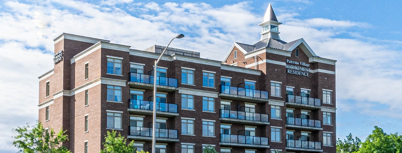 variable mortgage rates showed by toy blocks with percent symbol on one and up and down green and red arrows on the other indicating a variable mortgage rate